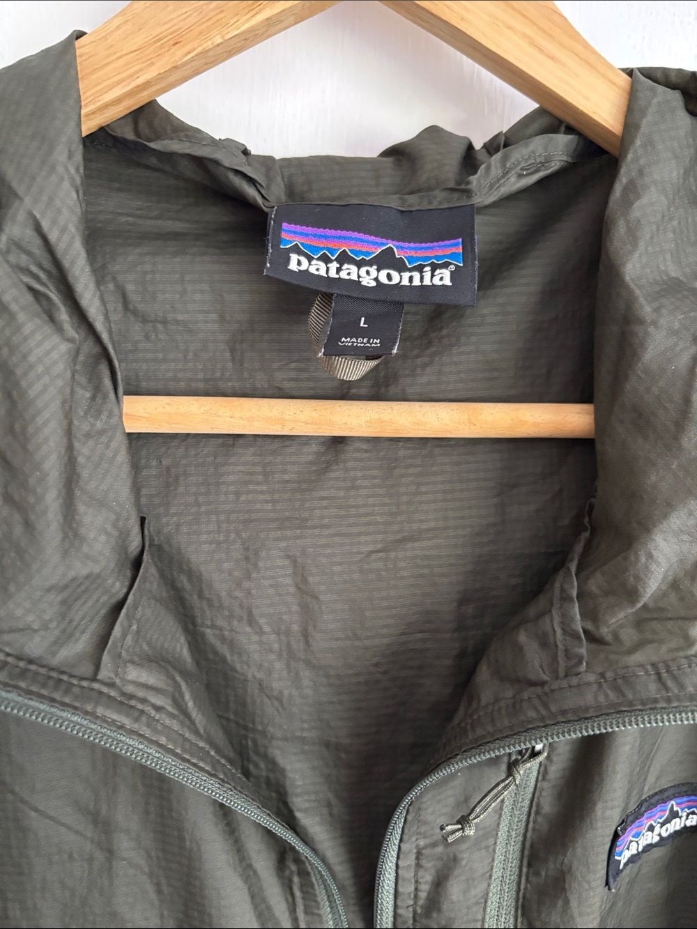 Patagonia Men’s Houdini Lightweight Jacket - Green - Picture 2 of 3